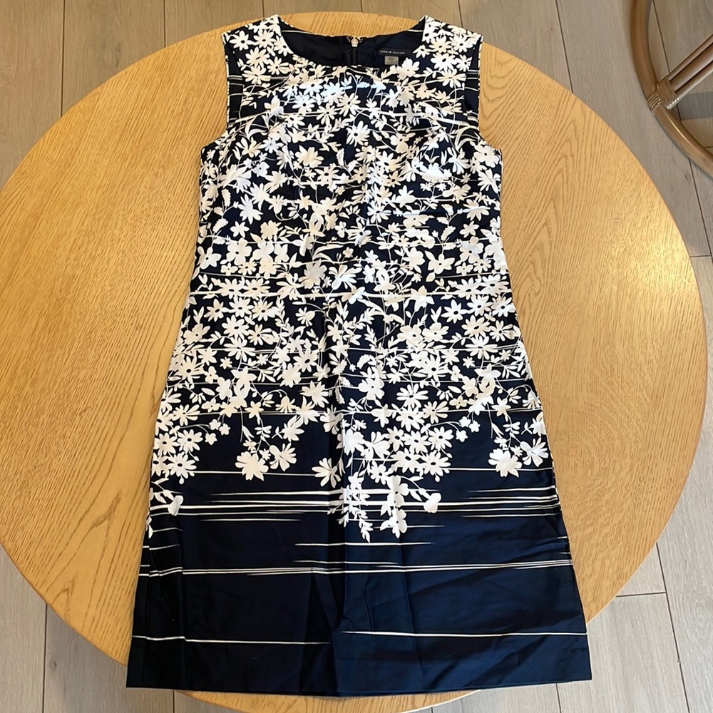 Tommy Hilfiger sheath floral dress- size 2 NWT